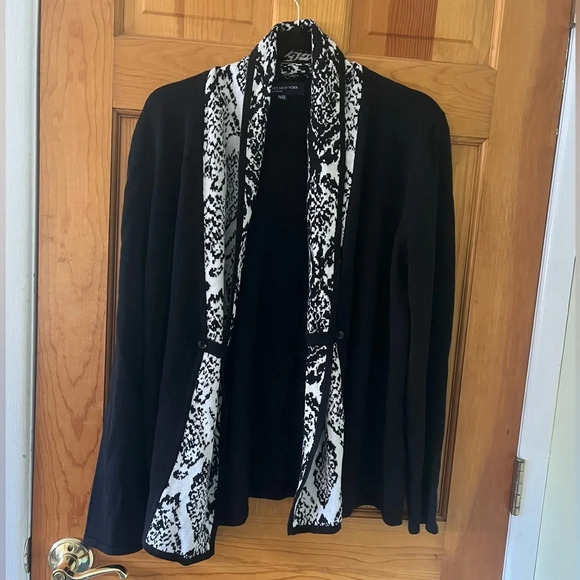 Jones New York Signature Cardigan Size XL Black with White Shawl Collar - Picture 4 of 8